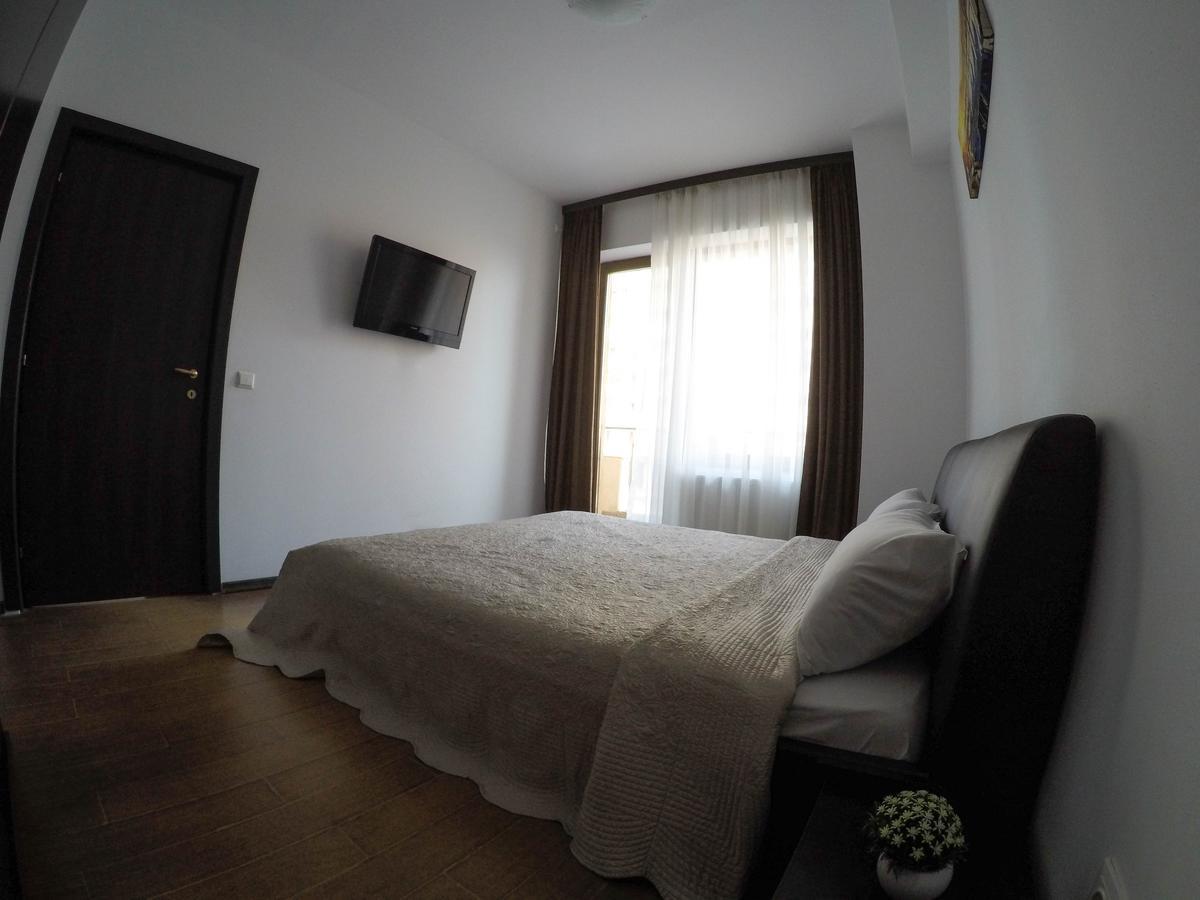 Summerland Mamaia Beach Apt. Hotel Esterno foto